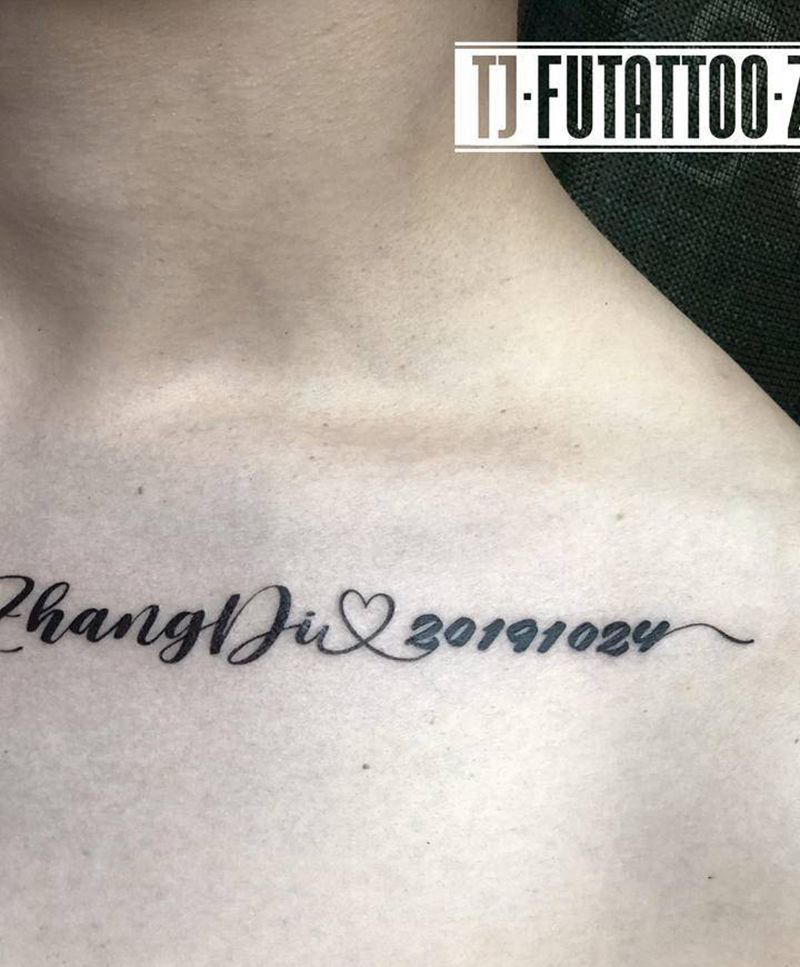 名字纪念日纹身图片_胸部肩部花体字图腾字母锁骨文字纹身图案