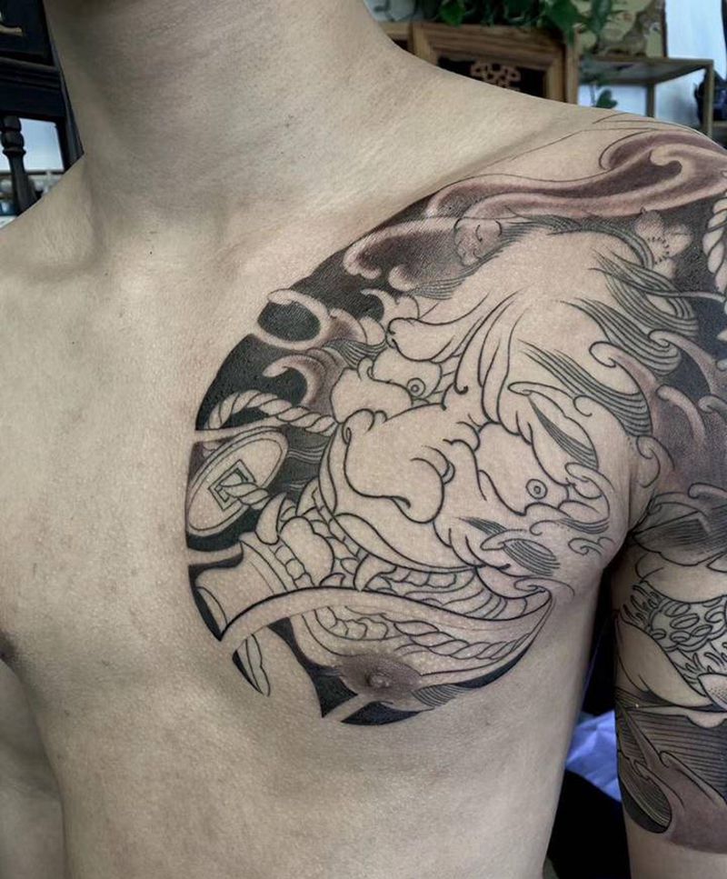 半甲纹身图片_胸部新传统纹身图案