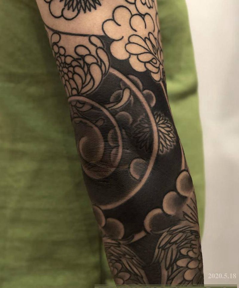 老传统接花臂(未完成)纹身图片_手臂老传统菊花日式花臂纹身图案