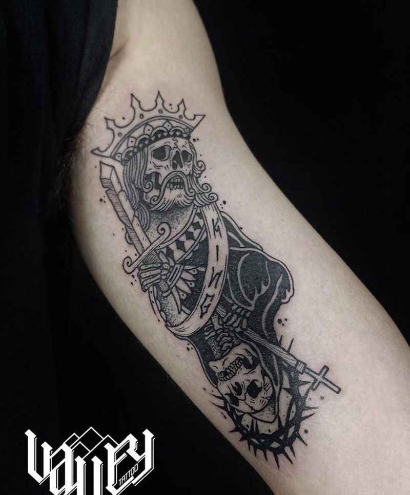 骷髅纹身图片_腿部新传统花体字骷髅皇冠暗黑纹身图案