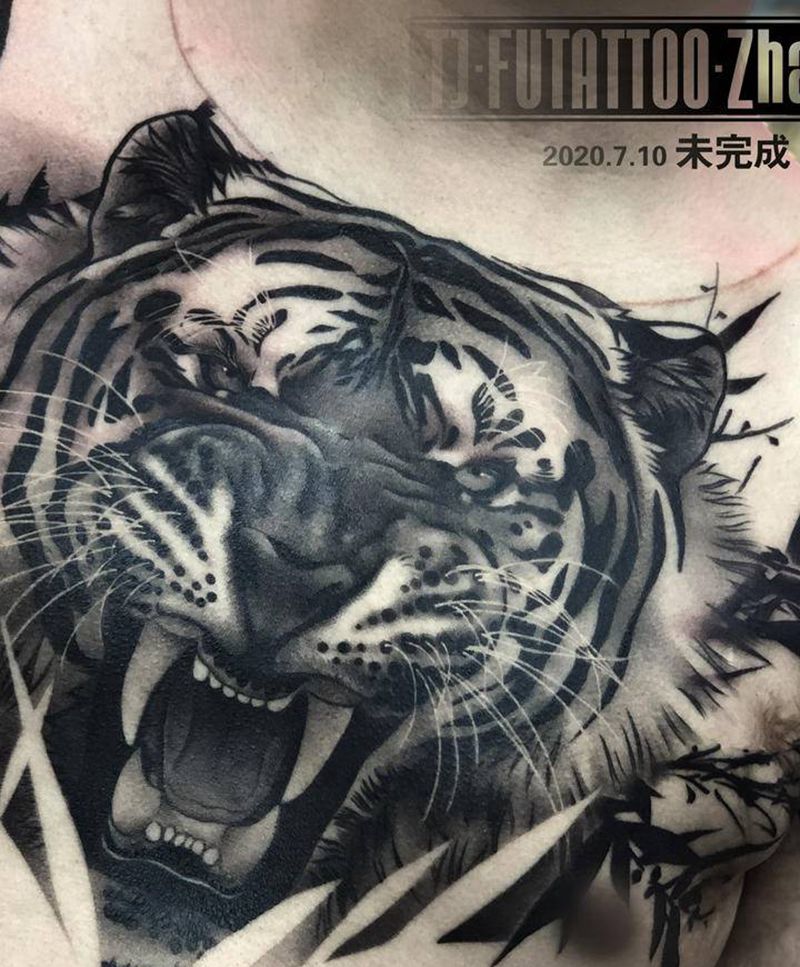 原创 老虎花胸纹身图片_胸部新传统New School虎竹黑灰纹身图案