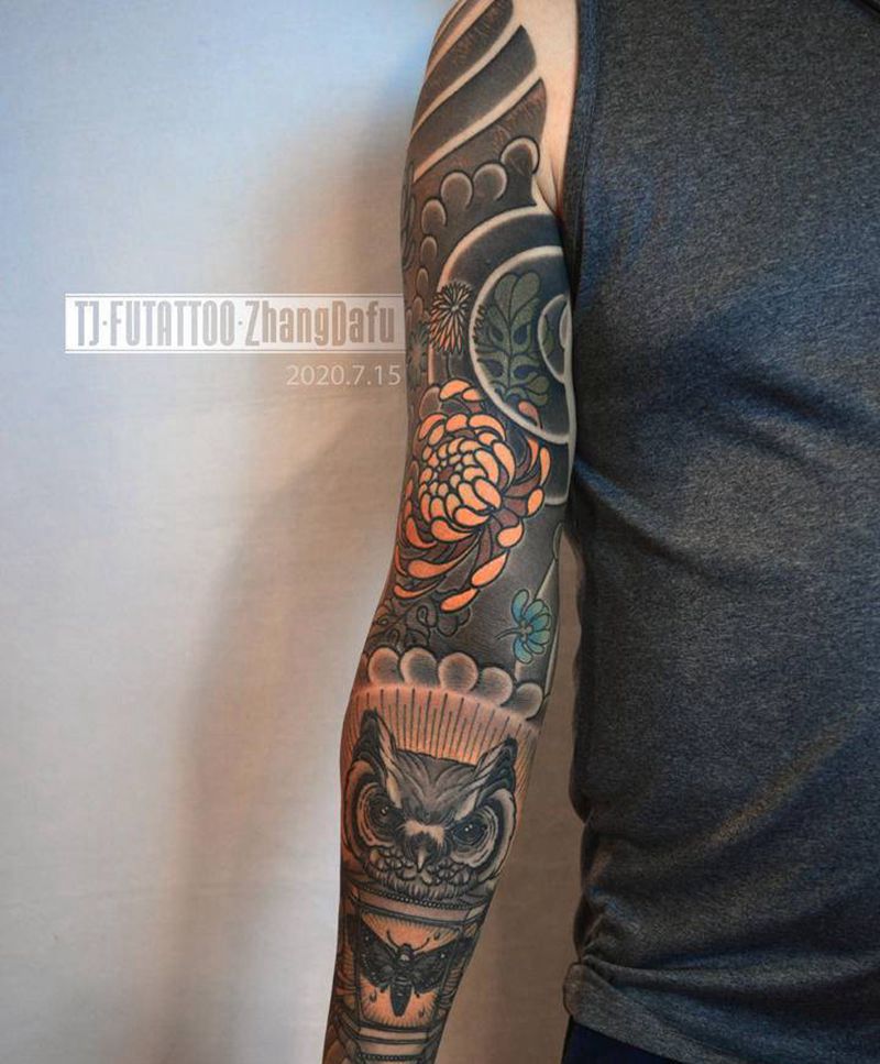 原创 菊花花臂纹身图片_手臂老传统菊花猫头鹰花臂纹身图案