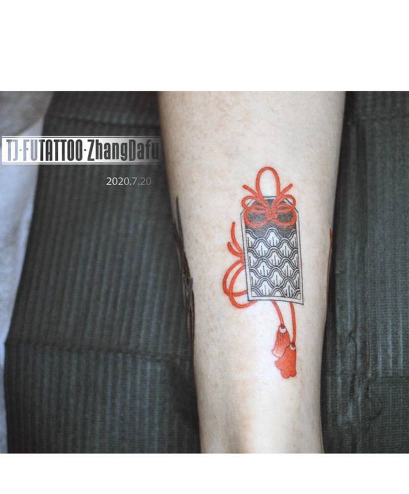 御守纹身图片_腿部老传统日式小清新御守小图纹身图案