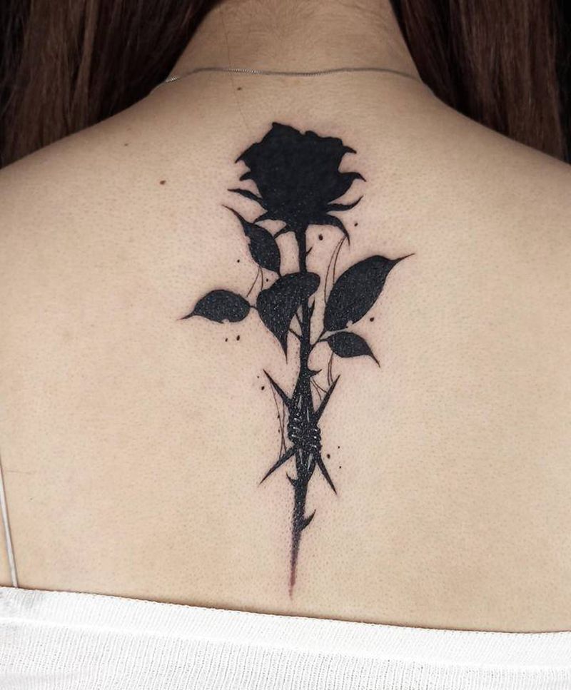 黑色荆棘玫瑰纹身图片_手臂腿部花体字图腾荆棘玫瑰遮盖纹身图案