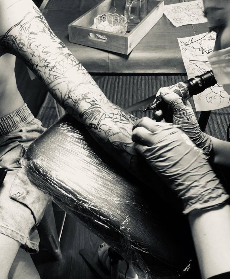 未完成纹身图片_手臂老传统纹身图案