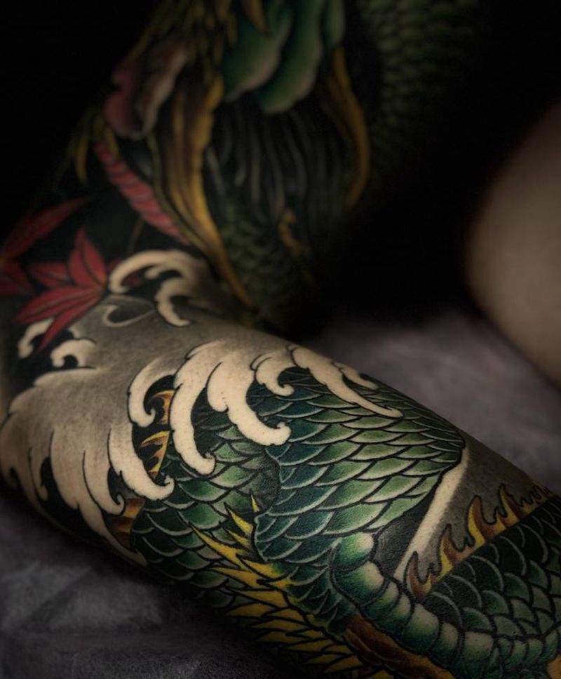 变色龙纹身图片_腿部纹身图案