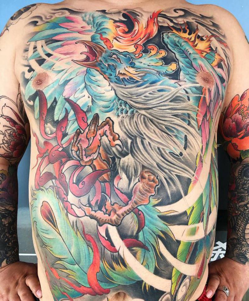 凤凰纹身图片_胸部新传统纹身图案