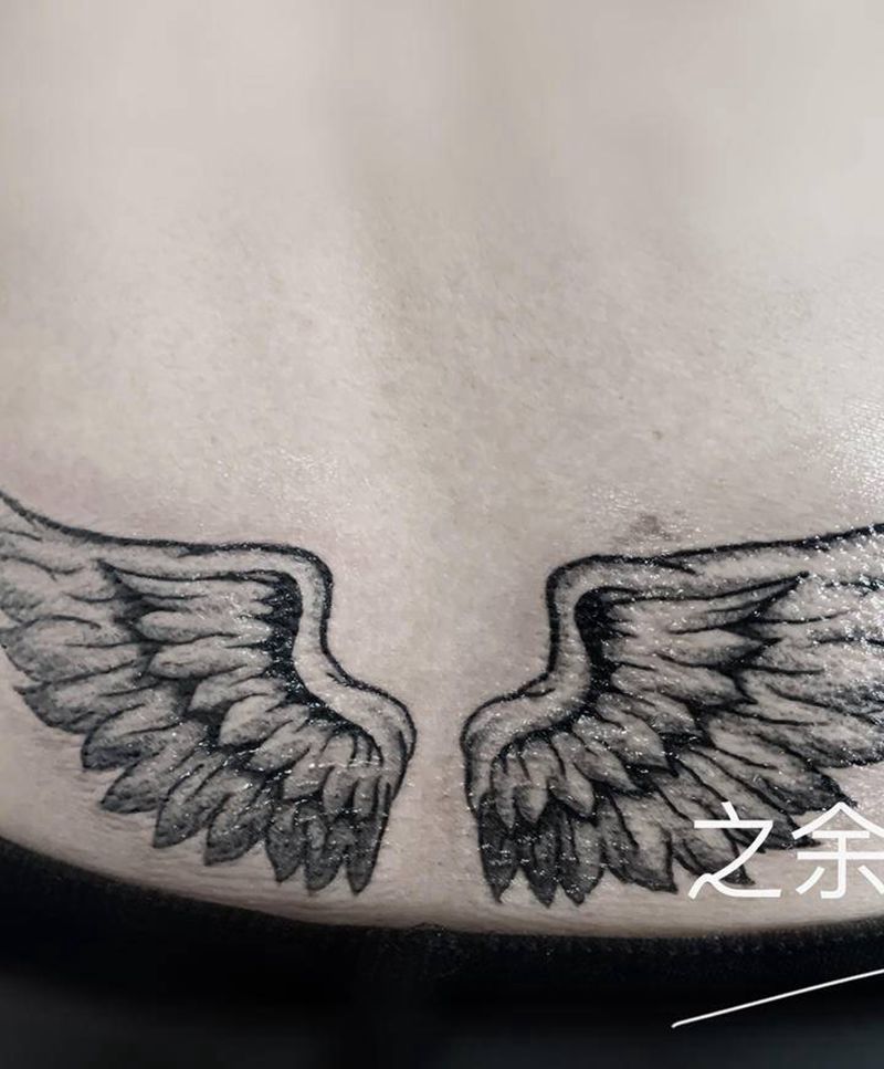 一对儿翅膀纹身图片_腰部点刺羽毛翅膀纹身图案