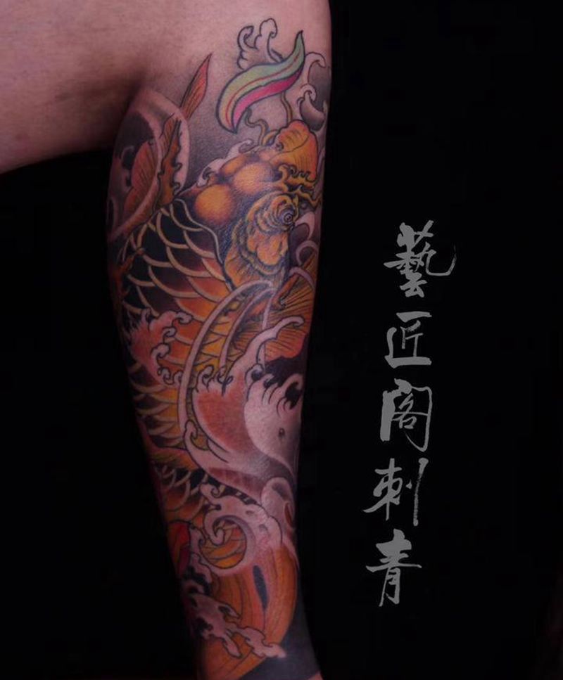 包小腿彩色鲤鱼纹身图片_腿部新传统纹身图案