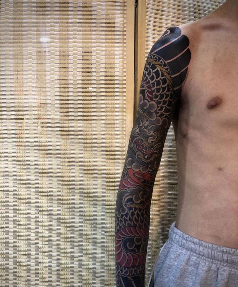 龙臂纹身图片_手臂老传统纹身图案