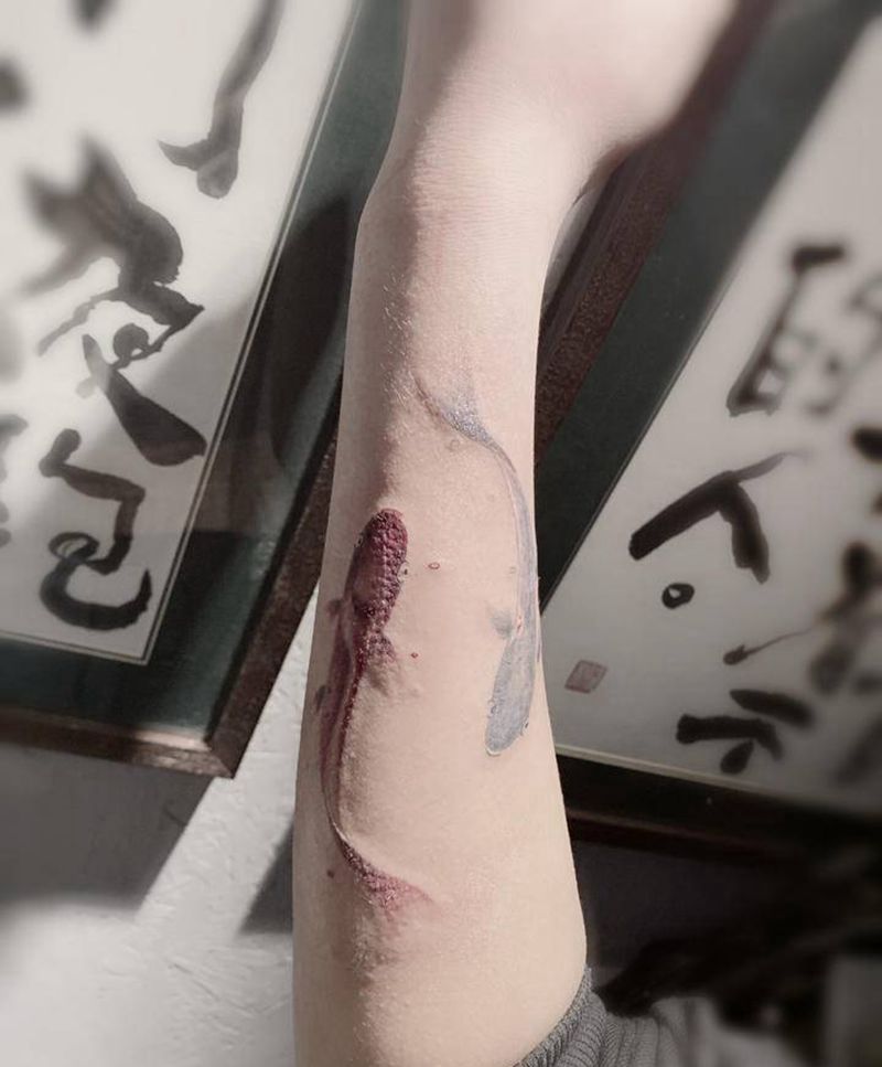 小小锦鲤纹身图片_水墨纹身图案
