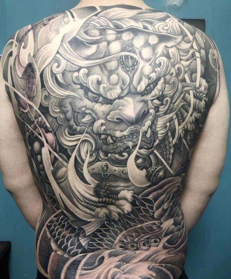 满背唐狮纹身图片_背部新传统纹身图案