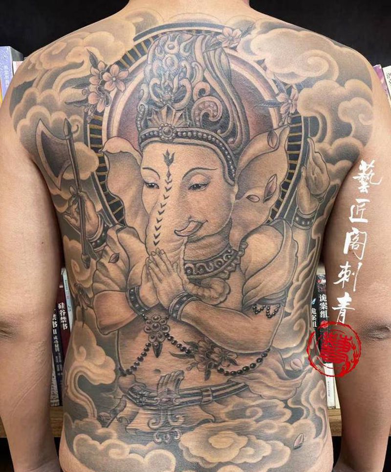 象神纹身图片_背部新传统纹身图案