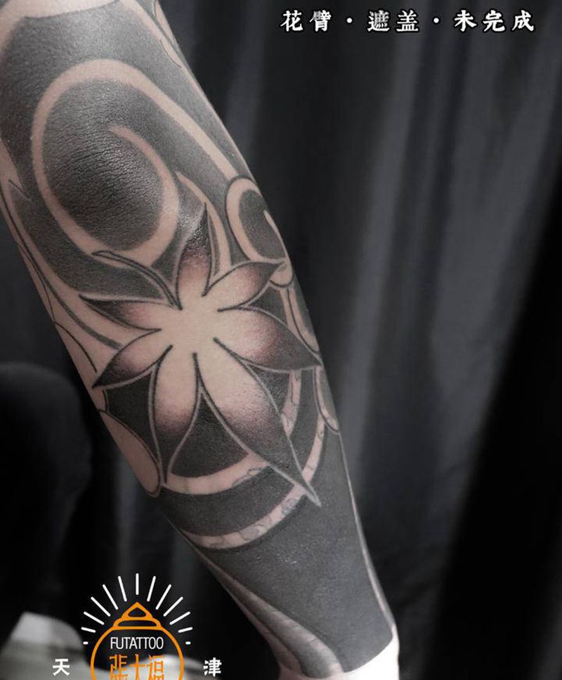 原创 花臂遮盖（未完成）纹身图片_手臂老传统花臂黑灰原创纹身图案