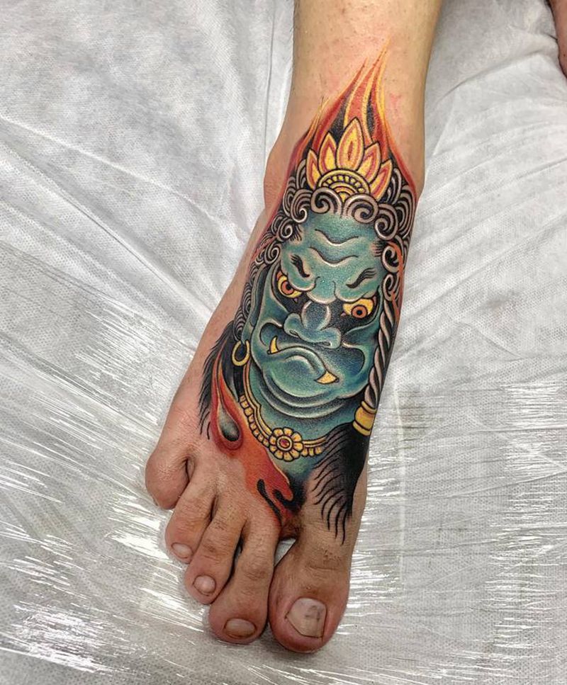 不动明王脚面纹身图片_脚部新传统纹身图案