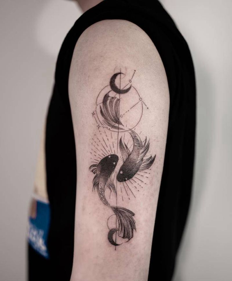 双鱼纹身图片_手臂水墨鱼纹身图案