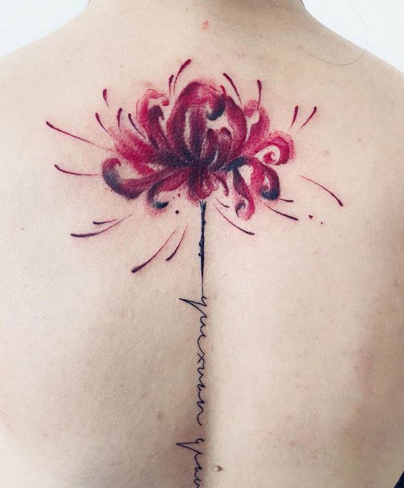 彼岸花纹身图片_背部水墨彼岸花字母纹身图案