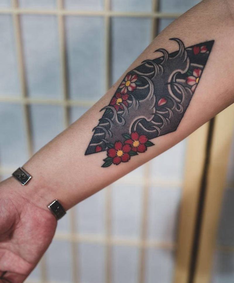 海浪樱花纹身图片_手臂老传统纹身图案