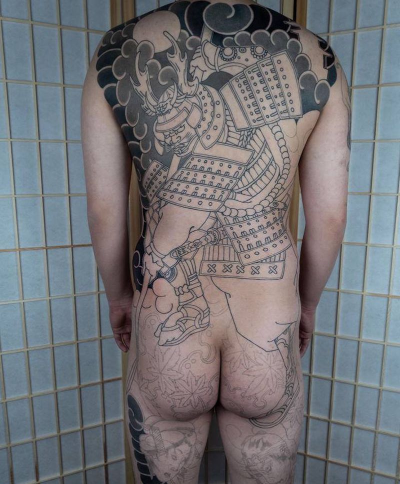 满背武士纹身图片_背部纹身图案