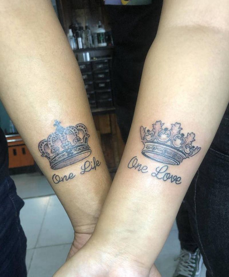 情侣皇冠纹身图片_手臂纹身图案
