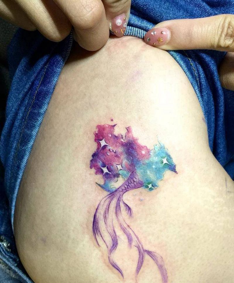 胯部水彩鱼尾纹身图片_成品臀部欧美清新写实贴纸图腾动物原创纹身图案