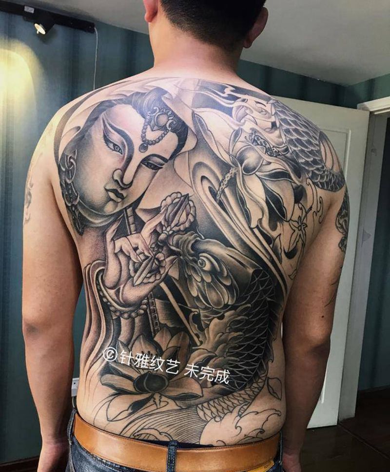 满背观音戏鲤鱼纹身图片_未完成纹身图案