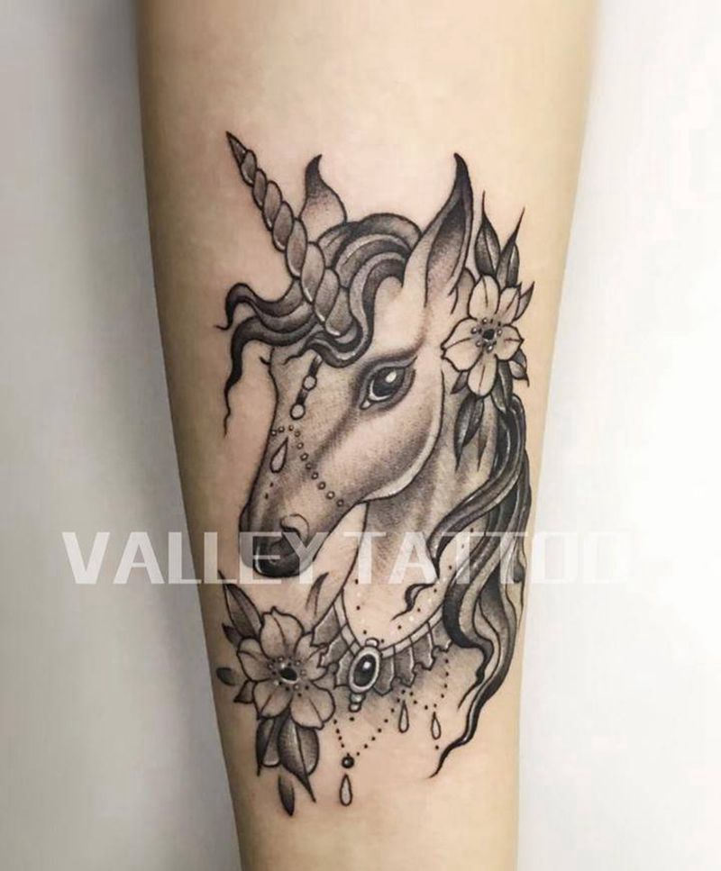 黑灰独角兽纹身图片_手臂New School纹身图案