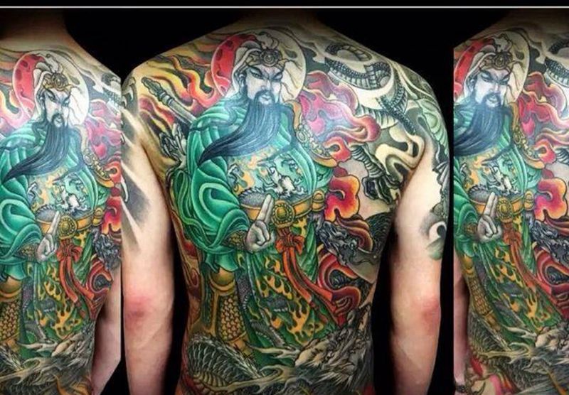 关公纹身图片_背部传统人物纹身图案