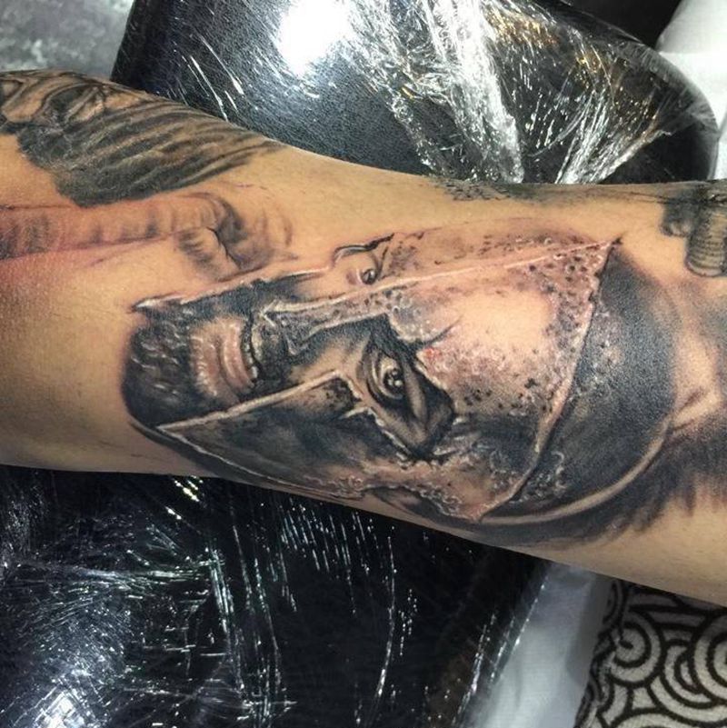 斯巴达国王纹身图片_成品手部欧美写实肖像人物纹身图案