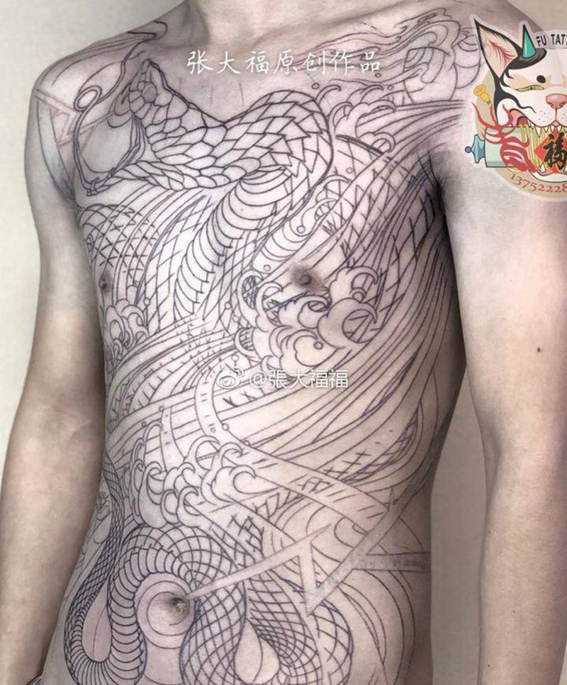 传统蛇(割线)纹身图片_胸部腹部老传统蛇水浪纹身图案
