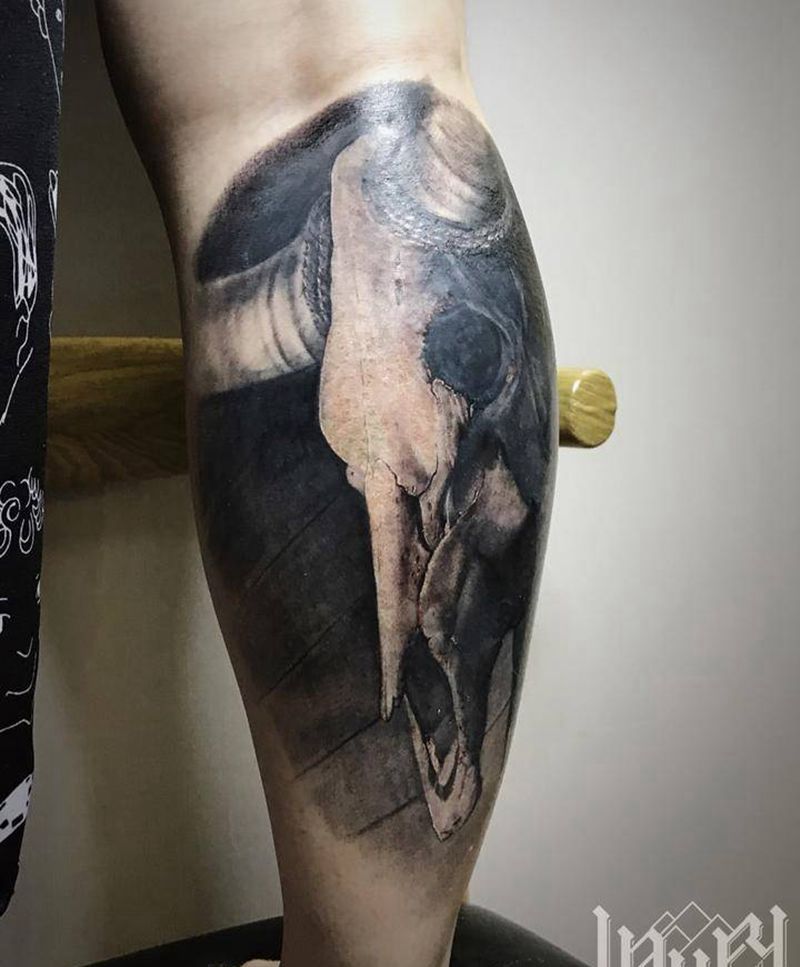 牛头骨纹身图片_腿部欧美写实纹身图案