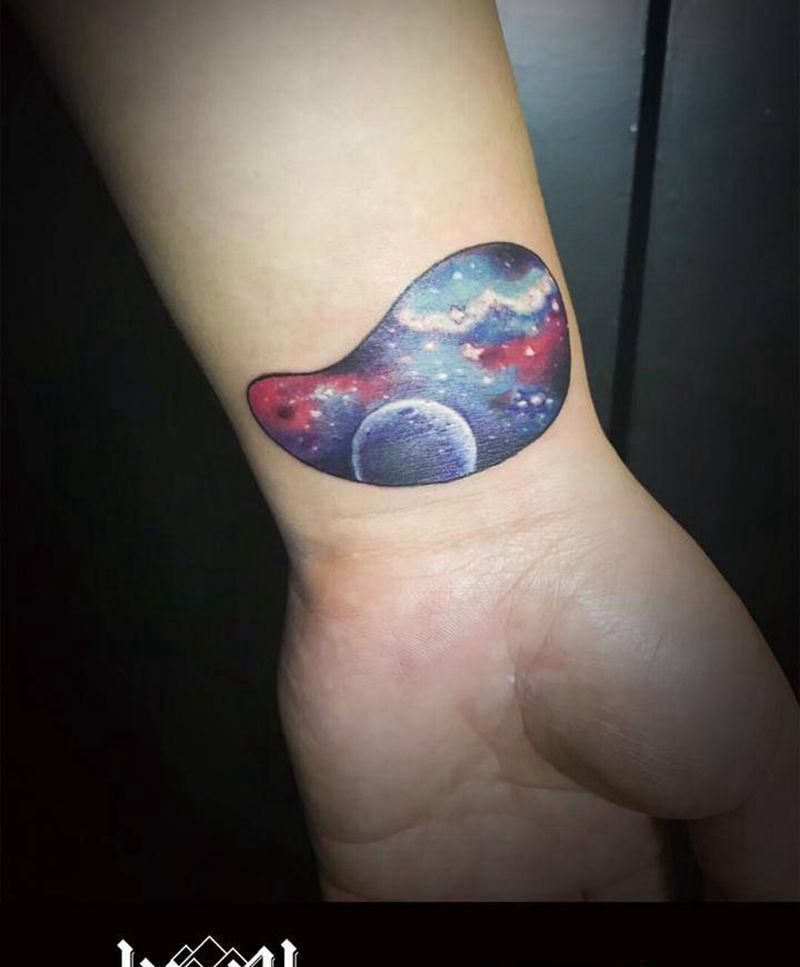 星空胚胎纹身图片_