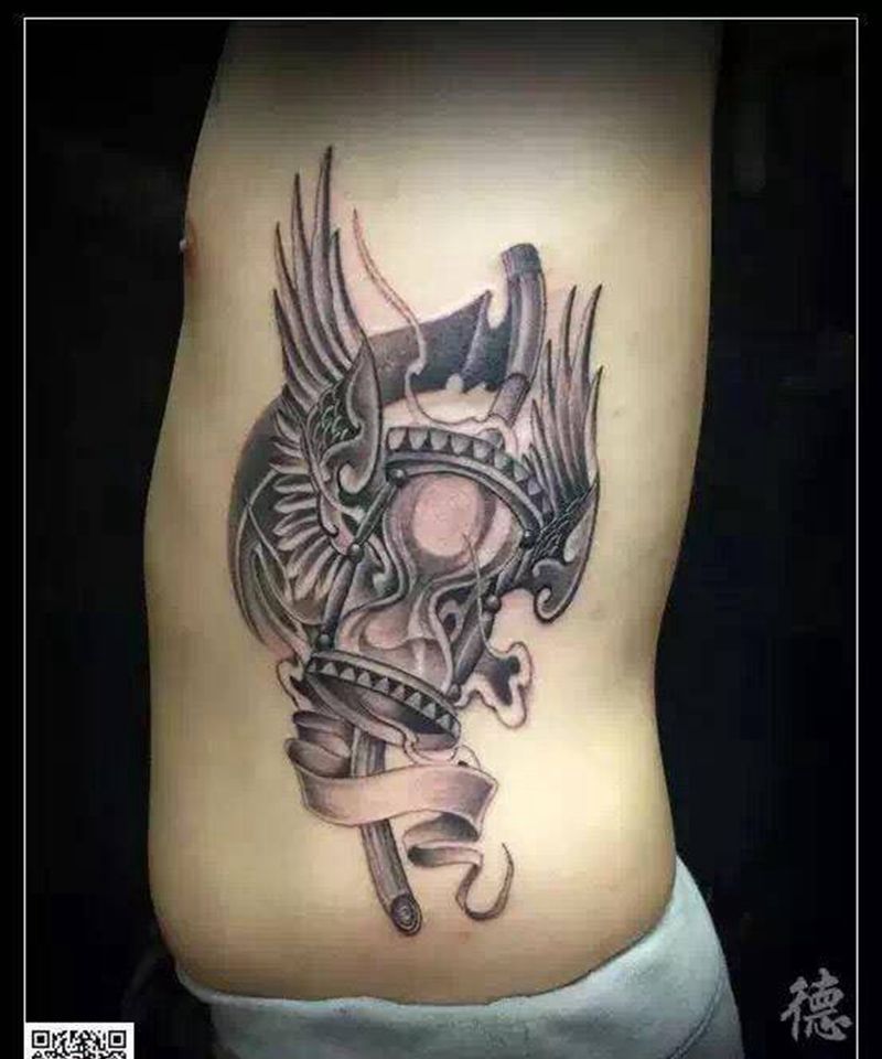 沙漏纹身图片_欧美手部成品纹身图案