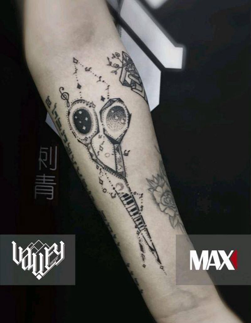 Max作品 剪刀纹身图片_手臂腿部手部脚部欧美传统清新写实几何成品纹身图案