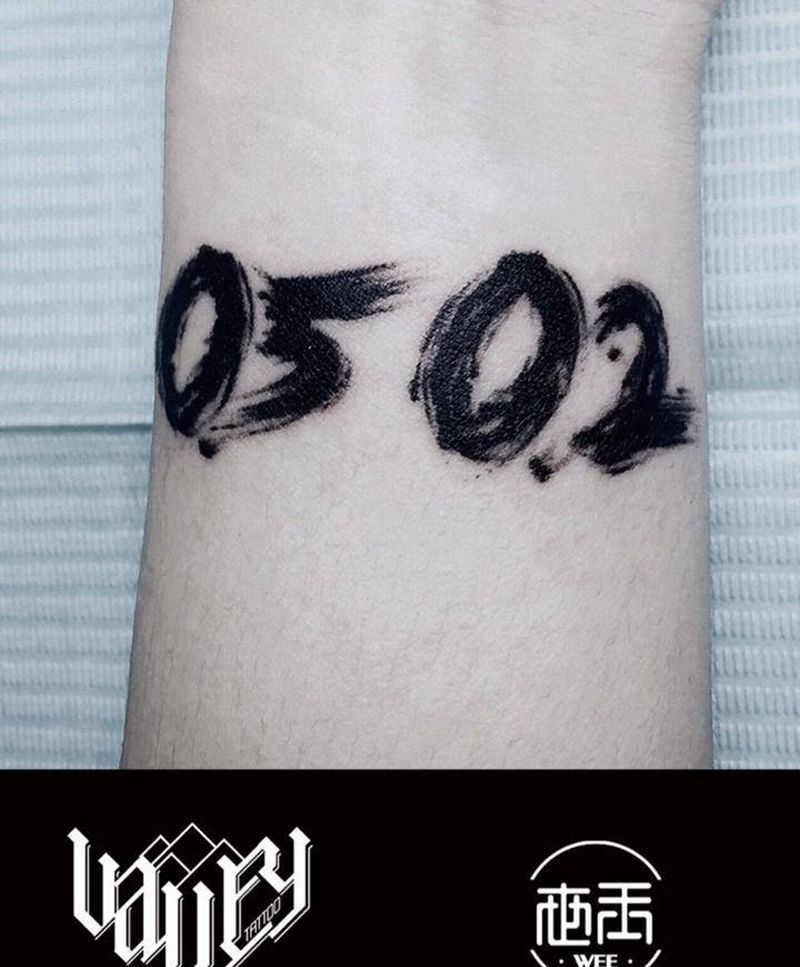 数字纹身图片_成品手部欧美清新字符纹身图案