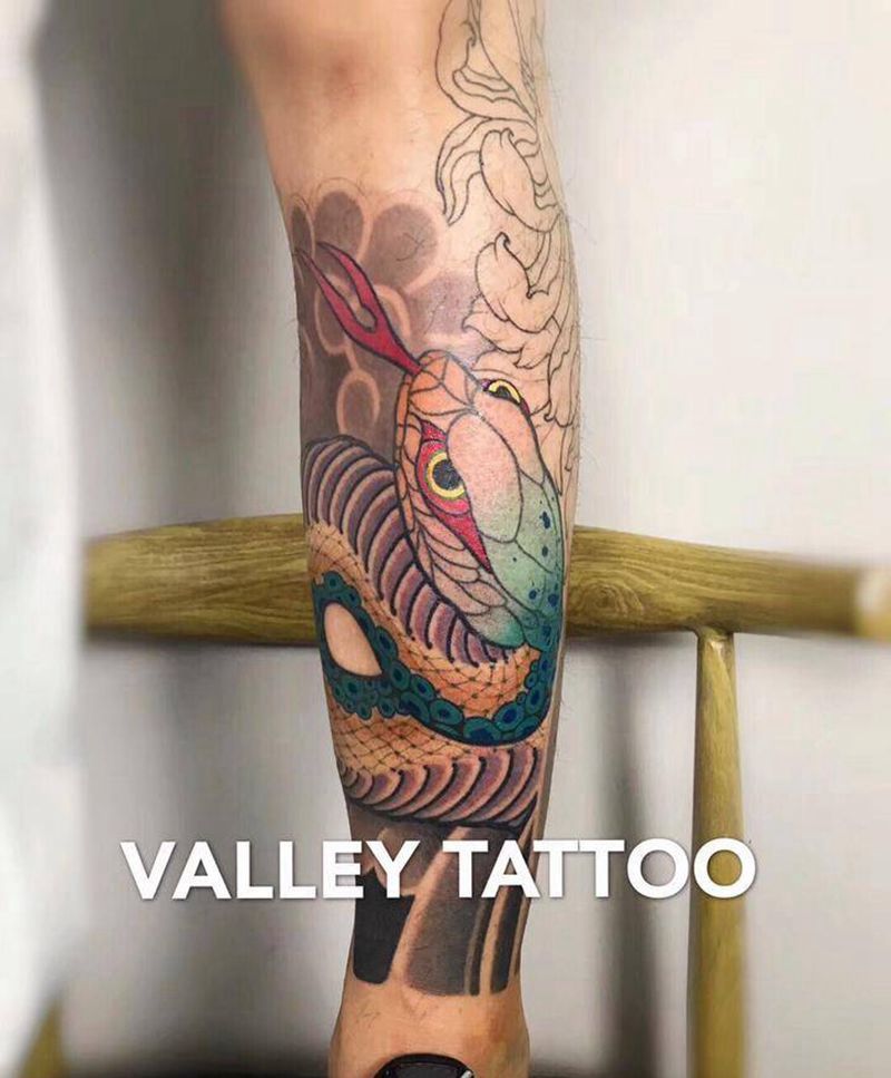 蛇纹身图片_腿部老传统Old School纹身图案