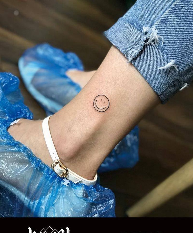 小清新 笑脸纹身图片_脚部小清新纹身图案