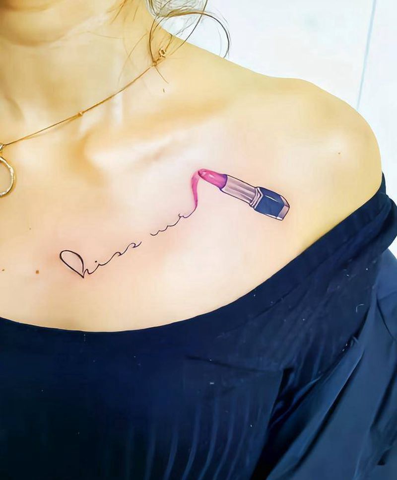 锁骨口红纹身图片_肩部欧美写实纹身图案