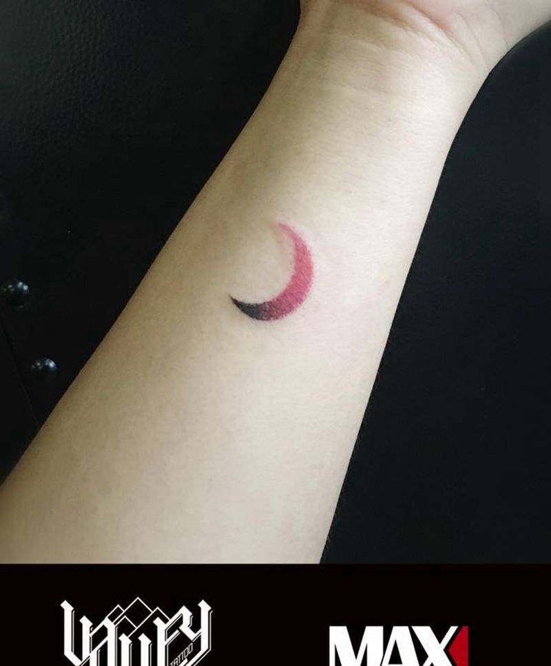 月亮纹身图片_成品手部欧美清新静物原创纹身图案