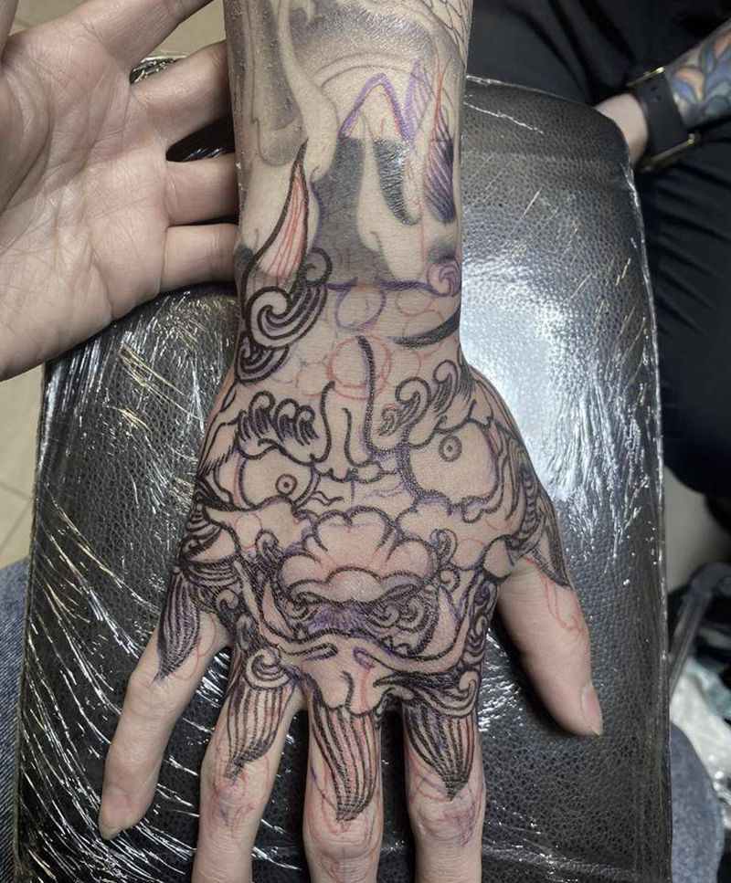 唐狮纹身图片_手部新传统纹身图案