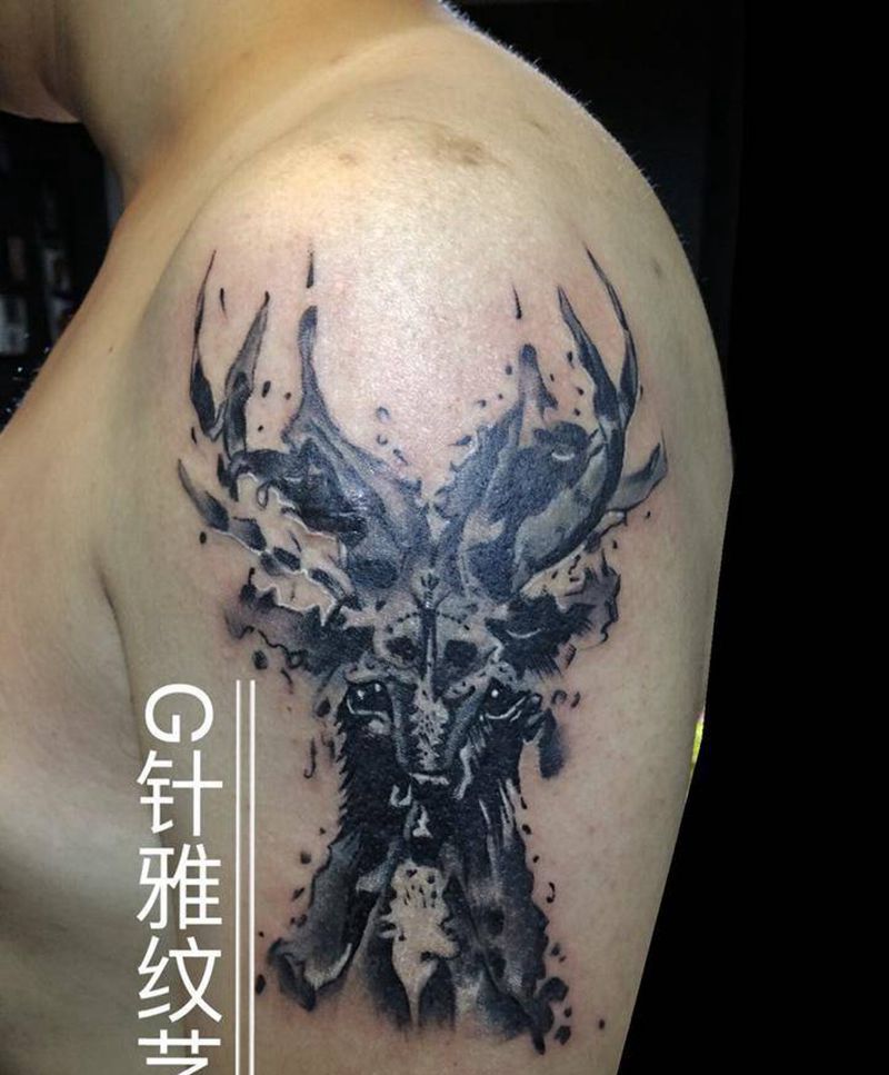 水墨鹿头纹身图片_