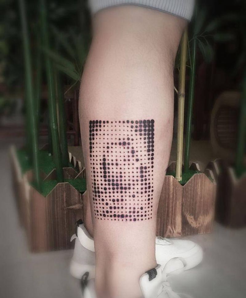 圆构成圣母纹身图片_腿部几何纹身图案