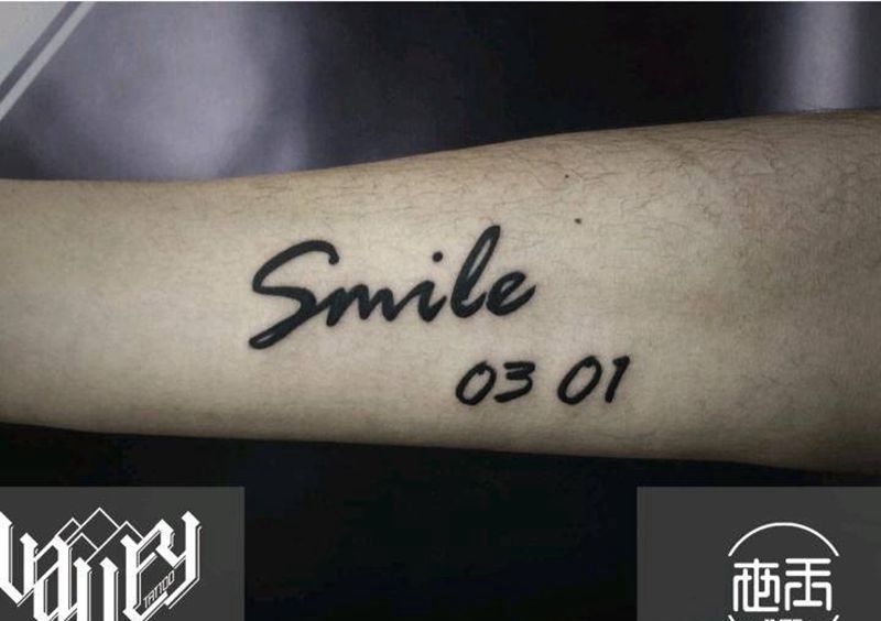 Smile纹身图片_肩部胸部腹部腿部习俗清新几何人物成品手稿纹身图案
