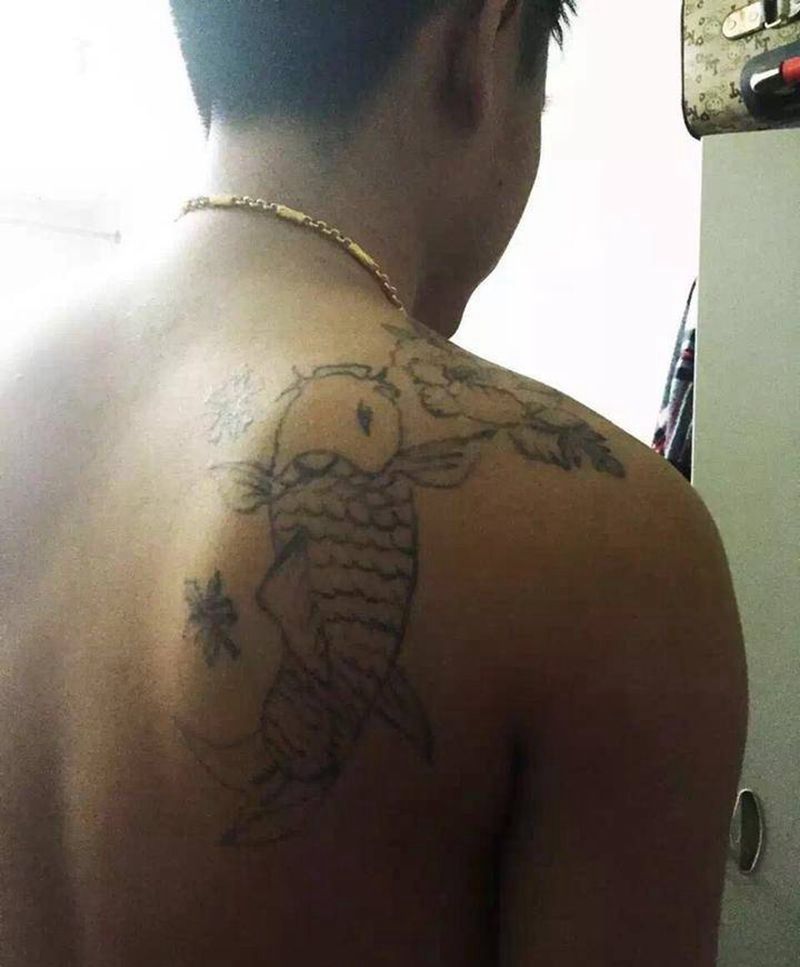 小鱼覆盖纹身图片_