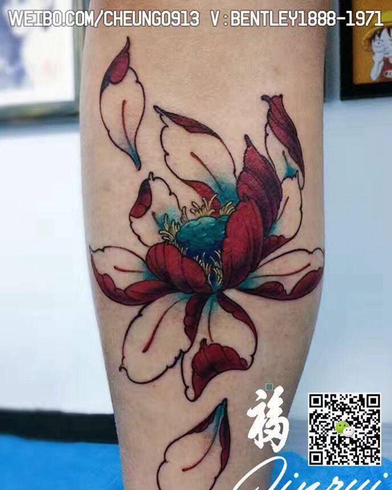 荷花纹身图片_成品腿部传统国画植物彩色纹身图案