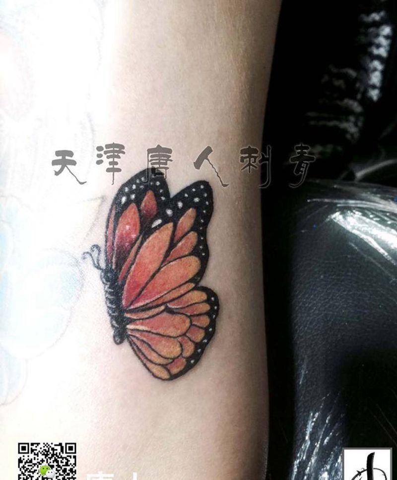 小蝴蝶一枚纹身图片_