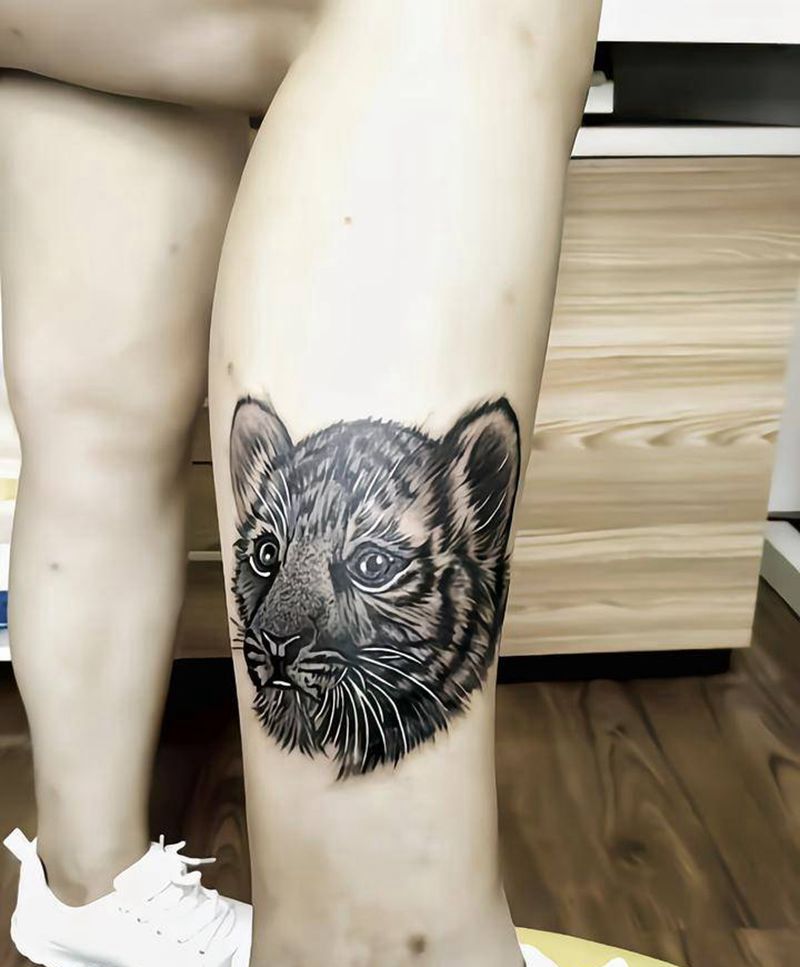 小老虎纹身图片_腿部新传统纹身图案