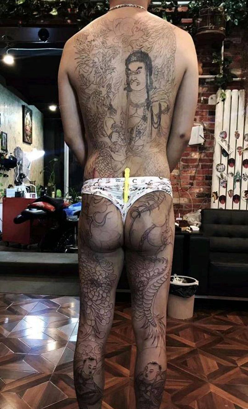 不动明王灰线未完成。纹身图片_背部腿部新传统纹身图案