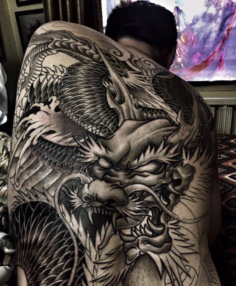 龙满背纹身图片_