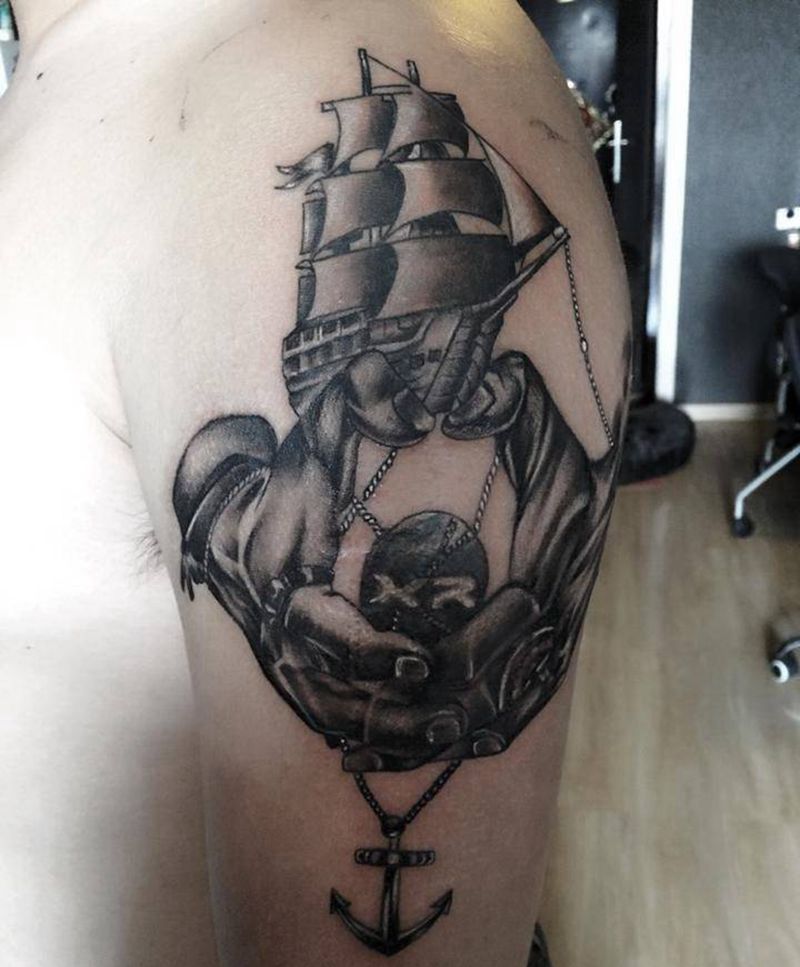 大臂写实手纹身图片_